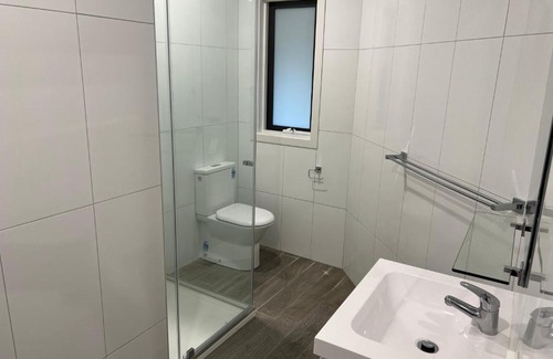 Golden Square Hotel | BENDIGO BOTANIC MOTEL- with KING BEDS-REFURBISHED 2022