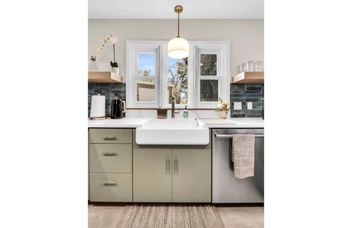 Sioux Falls House | Benelo | Midcentury Modern Single-Level Home, 3 BR