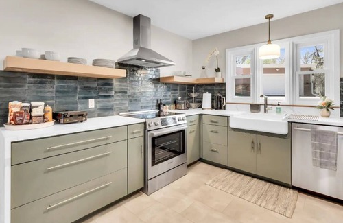 Sioux Falls House | Benelo | Midcentury Modern Single-Level Home, 3 BR