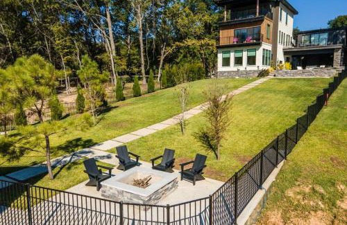 Caney City House | Benjamin Manor in Cedar Creek Lake