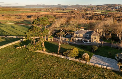 Dyffryn Ardudwy Cottage | BENNAR FAWR, pet friendly, luxury holiday cottage in Dyffryn Ardudwy