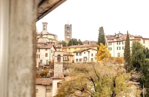 Citta Alta Apartment | [Bergamo Città Alta] House Nature View