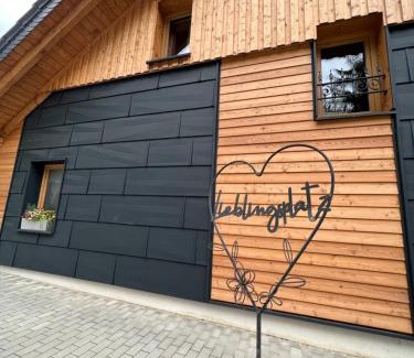 Breitenbrunn/Erzgeb. House | BergNest Ferienhäuser "Haus mit Herz"