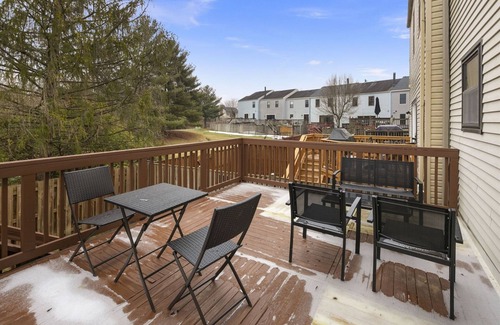 Potomac Falls House | Berkeley: Decked Patio & Near DC