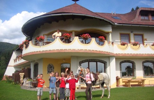 Eberstein House | Bernstein-familien-zimmer mit Großer Sonnenterras - Biolandhaus Arche