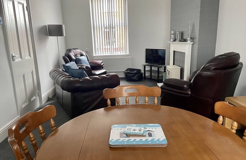 Withernsea House | BeRo Terrace, a cosy home only a minutes walk from the beach!