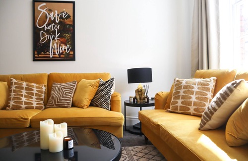 Knaresborough Apartment | Berry's Retreat Central Wi-fi