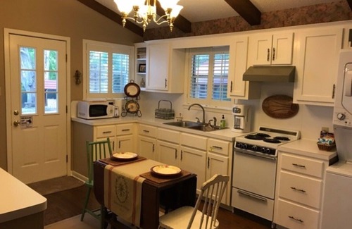 Jefferson House | BESSIE'S LANDING - Charming Cottage in Jefferson, TX Historic District