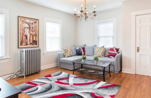 Lower Washington - Mount Hope Apartment | Best 3 Bed Close To Boston With Free Parking