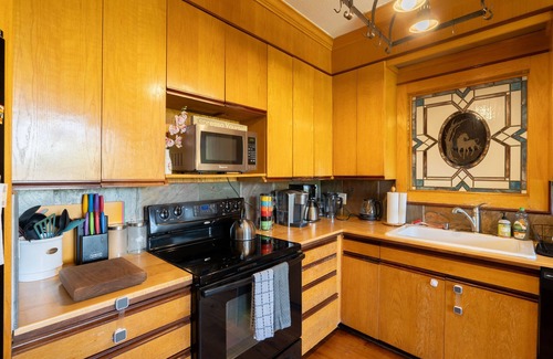 Barton Heights House | 《Best Austin Location ❤Huge Patio w HEATED Cowboy Pool & 65" TV❤ Skyline Views》