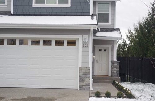 Parkland House | Best House Near PLU. 4br Sleeps 10. Brand New!