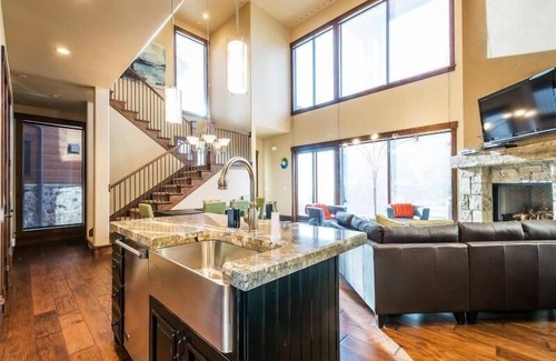Park City House | Best in class luxury 3BR/4BA Juniper Landing TH-1 block from Frostwood Gondola