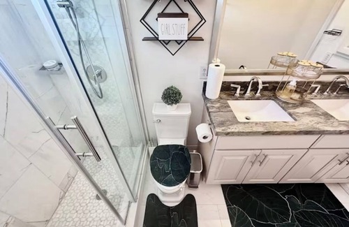 Sugar Land House | Best King Bedroom near Sugarland Center and Houston hotspot/papasan/fridge