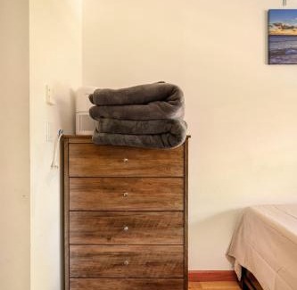 Queens House | BEST Large Private Room & Private Bathroom