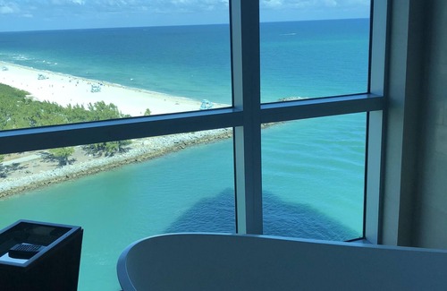 Bal Harbour Hotel | BEST LINE/OCEAN VIEW/2 QUEENS STUDIO AT THE RITZ w/ENHANCED CLEANING