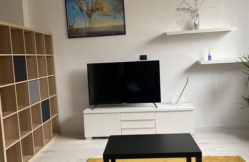 San Donato - Campidoglio Apartment | Best location , 7 buses connections and 6min walking from Metro , shopping an