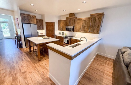 Southern Crossing House | Best Location in Bend | Steps to Old Mill, Deschutes River, Trails & Mt Bachelor