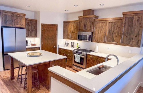 Southern Crossing House | Best Location in Bend | Steps to Old Mill, Deschutes River, Trails & Mt Bachelor