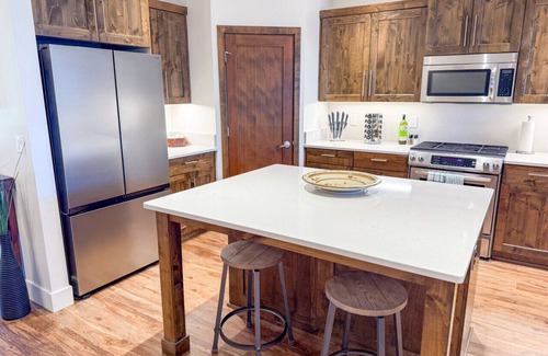 Southern Crossing House | Best Location in Bend | Steps to Old Mill, Deschutes River, Trails & Mt Bachelor