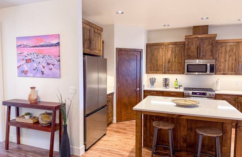 Southern Crossing House | Best Location in Bend | Steps to Old Mill, Deschutes River, Trails & Mt Bachelor