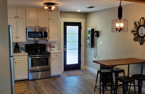 Fredericksburg House | Best Location in Town - Steps from downtown, wine shuttles, restaurants, etc.