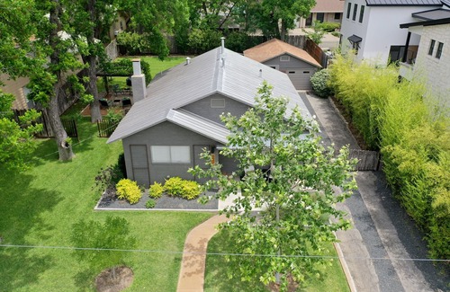 Fredericksburg House | Best Location in Town - Steps from downtown, wine shuttles, restaurants, etc.