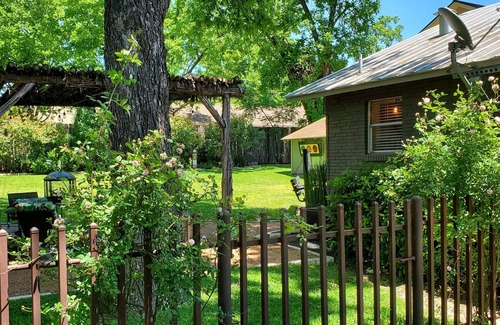 Fredericksburg House | Best Location in Town - Steps from downtown, wine shuttles, restaurants, etc.