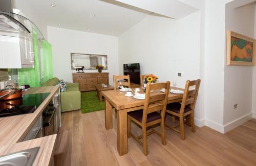 Headington Apartment | Best Luxury Apart Hotel in Oxford- Beechwood House