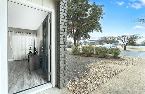 Arlington Apartment | Best of Arlington | Across from AT&T and Six Flags
