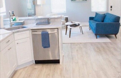 Thunderbolt House | Best-of-Both-Worlds Bungalow!