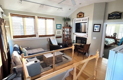 Salisbury Resort | Best of the beach. Penthouse , what a view. 1-bedroom , AC in charming Salisbury