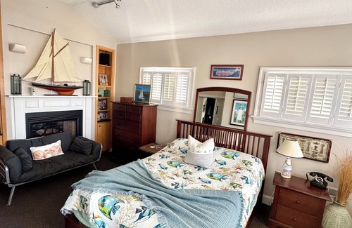 Salisbury Resort | Best of the beach. Penthouse , what a view. 1-bedroom , AC in charming Salisbury