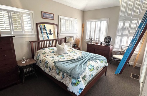 Salisbury Resort | Best of the beach. Penthouse , what a view. 1-bedroom , AC in charming Salisbury