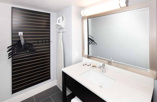 Downtown Tucson Hotel | Best Place to Stay in Arizona! Free Parking, Onsite Pool, Near Reid Park Zoo