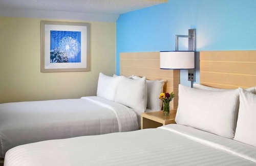 Eagan House | Best Place to Stay in Minnesota, 2 Comfortable Units, Onsite Pool, Pets Allowed
