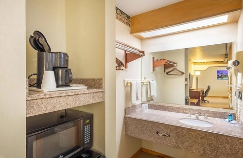 Three Rivers House | Best Place to Unwind! Pet-Friendly Property, Parking, Outdoor Pool!