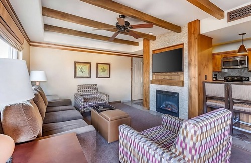 West Sedona Hotel | Best Place to Unwind! Full Kitchen, Swimming Pool, Free Parking!