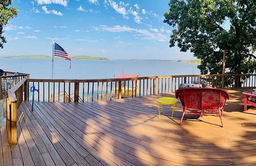 Checotah House | Best sunset on the Lake! Waterfront Home Private Boat Dock, Fire Pit and More!
