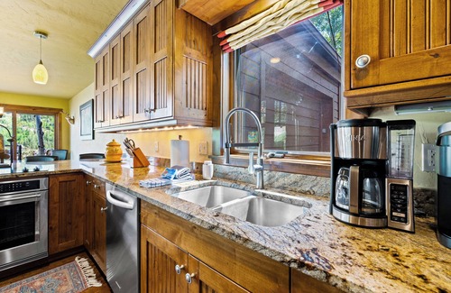 Vail House | BEST VALUE IN VAIL-Walk to Lifts, Spacious Platinum Home, Views! Private Hot Tub