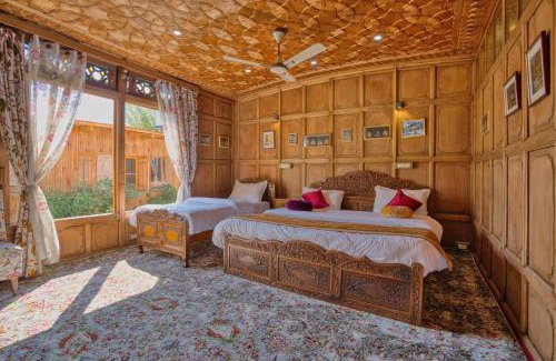 Dal Lake Hotel | Best View Group Of Houseboats