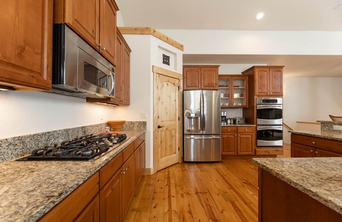 Evergreen Cabin | BEST VIEWS! Mountain Retreat—Saltwater HotTub/Firepit. Close to trails/Red Rocks