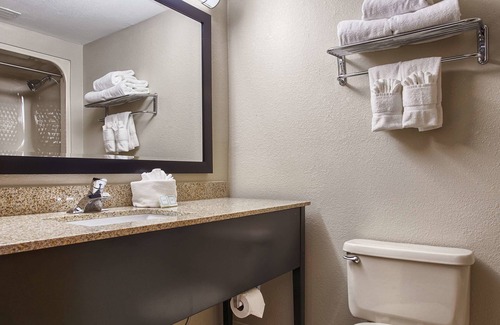 Seven Oaks Hotel | Best Western Executive Inn & Suites