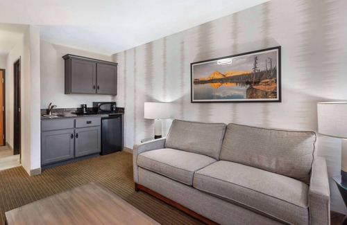 Coalville Hotel | BEST WESTERN Holiday Hills