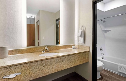 Coalville Hotel | BEST WESTERN Holiday Hills