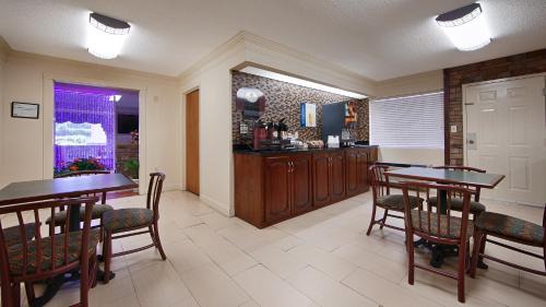 Macon Hotel | Best Western Inn & Suites of Macon