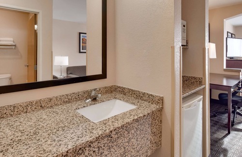 Aurora Hotel | Best Western Plus Gateway Inn & Suites