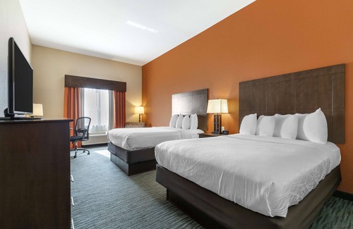 Luling Hotel | Best Western Plus Longhorn Inn & Suites