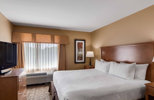 South Burlington Hotel | Best Western Plus Windjammer Inn & Conference Center