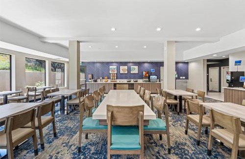 Valencia Hotel | Best Western Valencia/Six Flags Inn & Suites