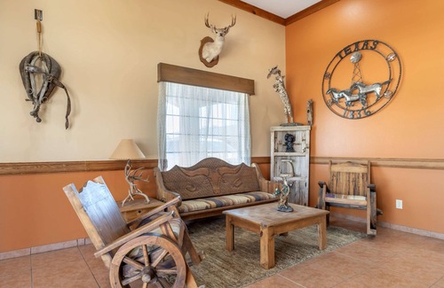 Freer Hotel | Best Western Windwood Inn & Suites